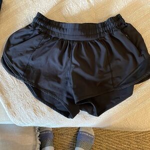 Lululemon hottie hot 2.5 shorts